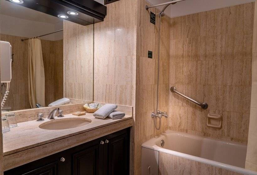 غرفة قياسية فردية, Jose Antonio Cusco