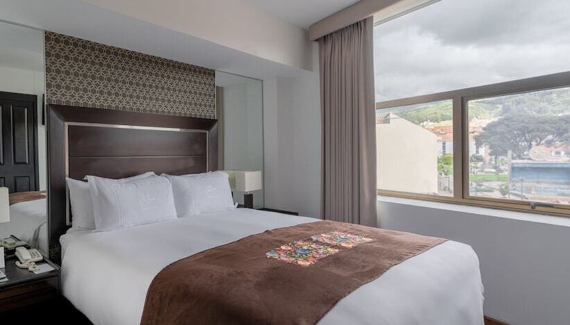 غرفة قياسية فردية, Jose Antonio Cusco