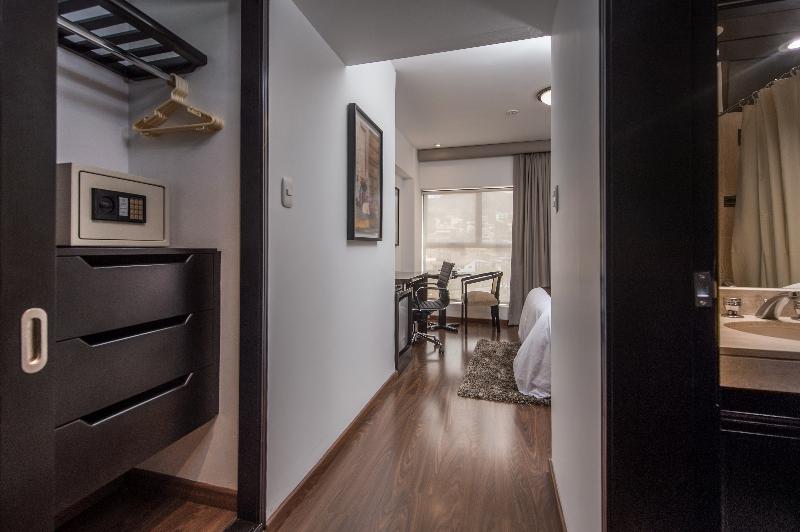 غرفة قياسية فردية, Jose Antonio Cusco