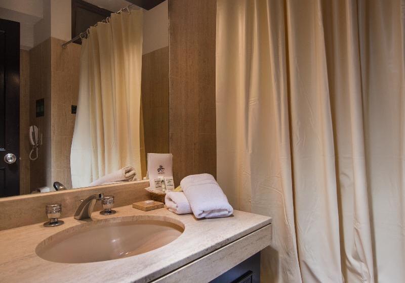 غرفة قياسية فردية, Jose Antonio Cusco