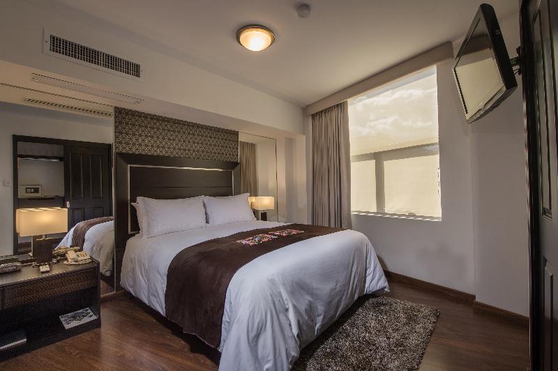 غرفة قياسية فردية, Jose Antonio Cusco