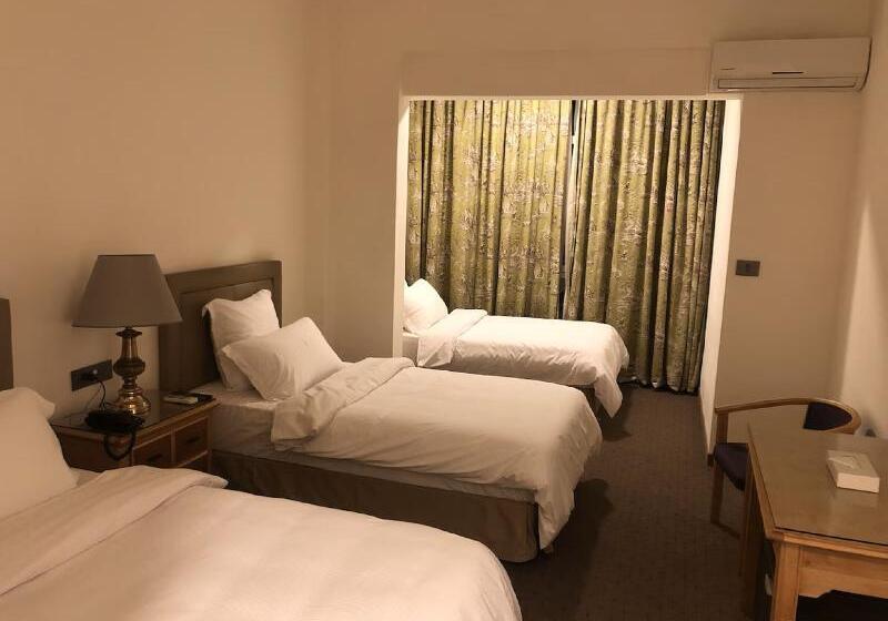 اتاق لوکس سه تخته, Napoleon Beirut