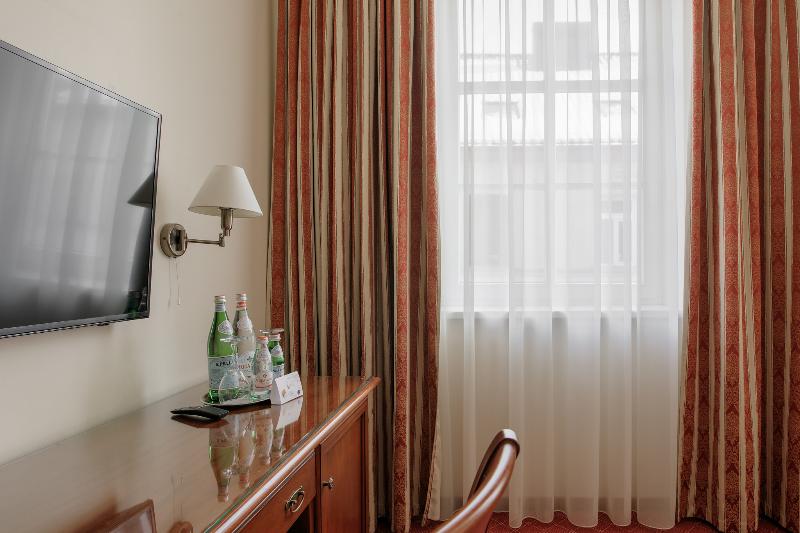 اتاق استاندارد, National