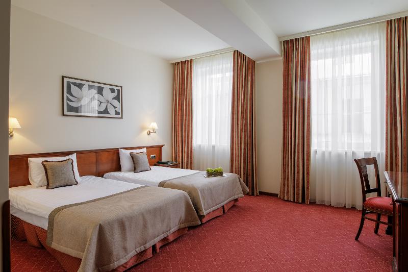 اتاق استاندارد, National