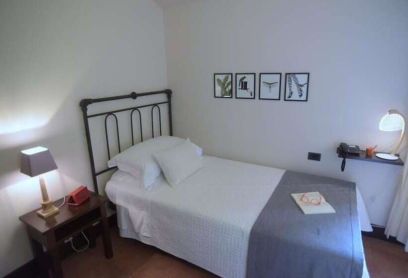 غرفة قياسية فردية, Palazzo Piccolomini