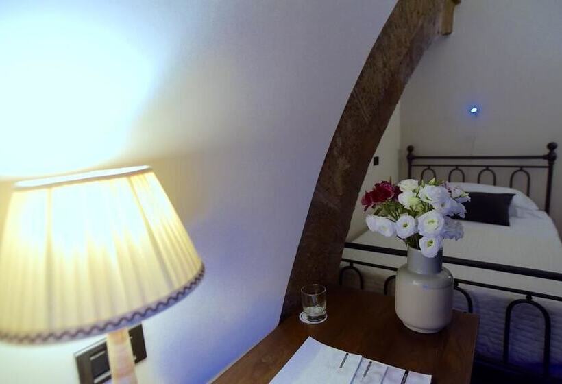 غرفة قياسية فردية, Palazzo Piccolomini