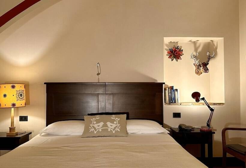 غرفة قياسية, Palazzo Piccolomini