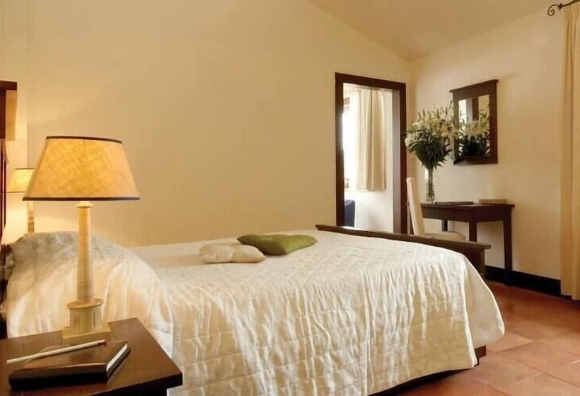 جناح جونيور, Palazzo Piccolomini