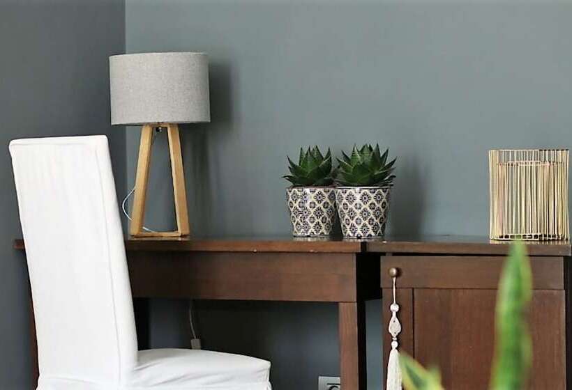 جناح جونيور, Palazzo Piccolomini