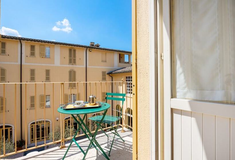 اتاق راحتی, San Luca