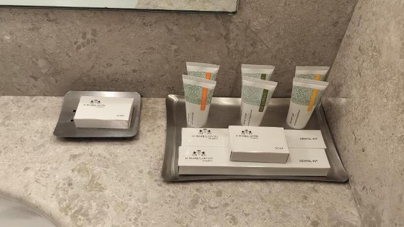 디럭스 룸, St. Mark S