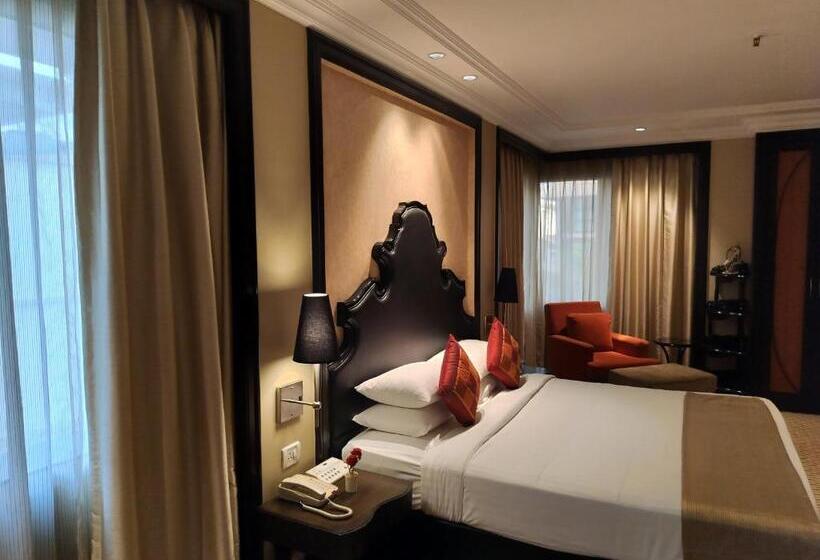 이그제큐티브 룸, St. Mark S