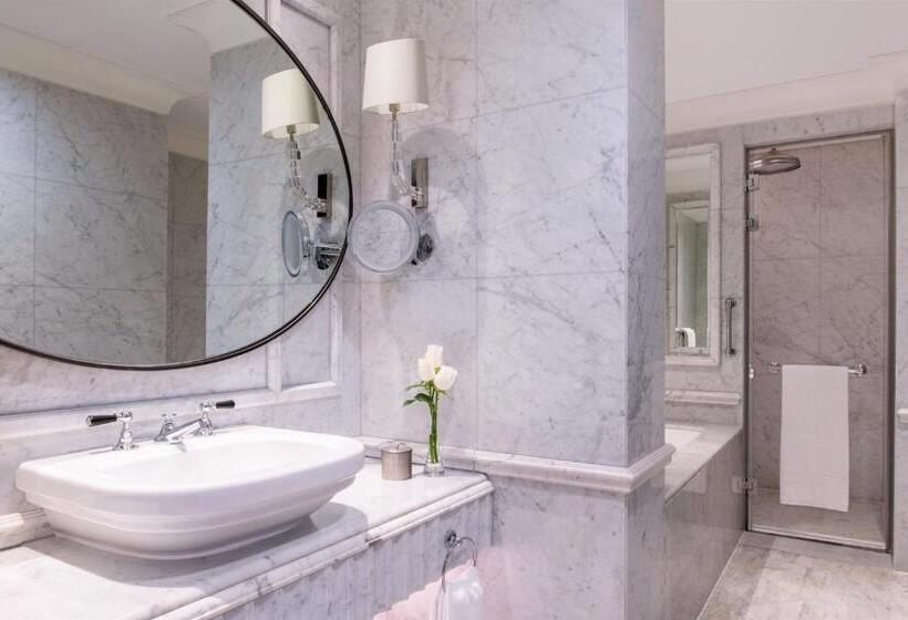 جناح جونيور, The Ritzcarlton, Doha