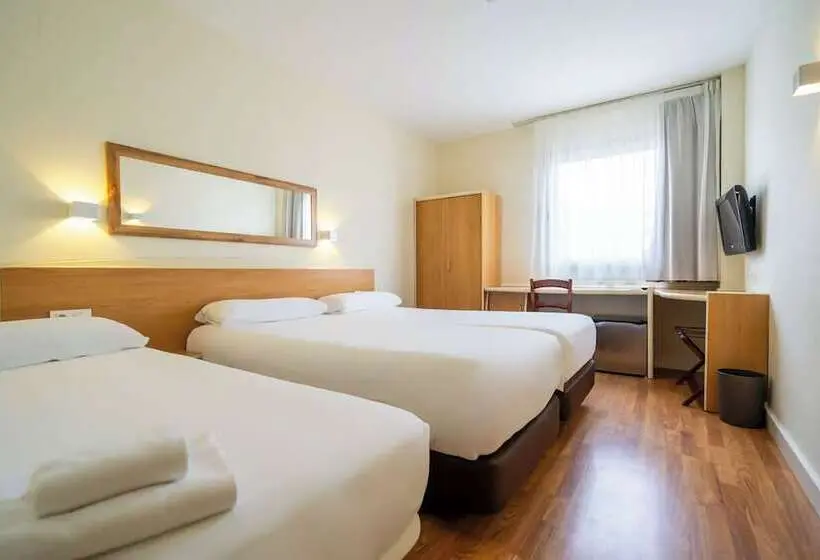 اتاق استاندارد سه نفره, YIT Ciudad de Elche