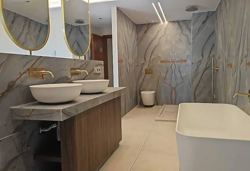 سوییت جونیور لوکس, YIT Ciudad de Elche