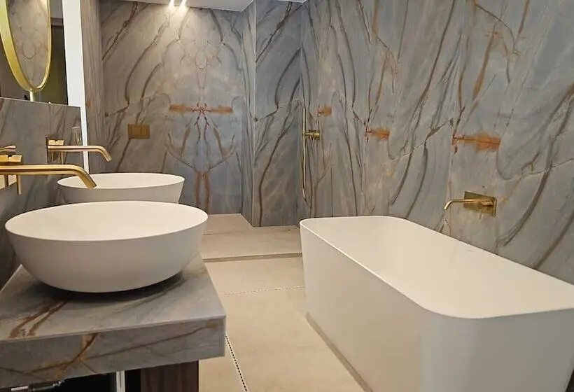 سوییت جونیور لوکس, YIT Ciudad de Elche