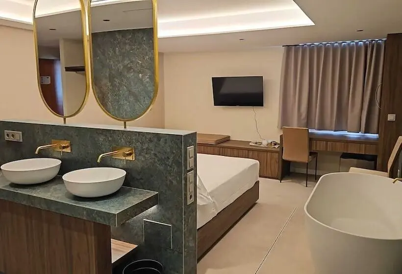 سوییت جونیور لوکس, YIT Ciudad de Elche