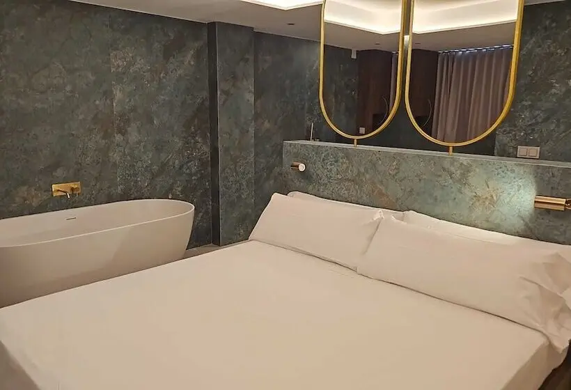 سوییت جونیور لوکس, YIT Ciudad de Elche