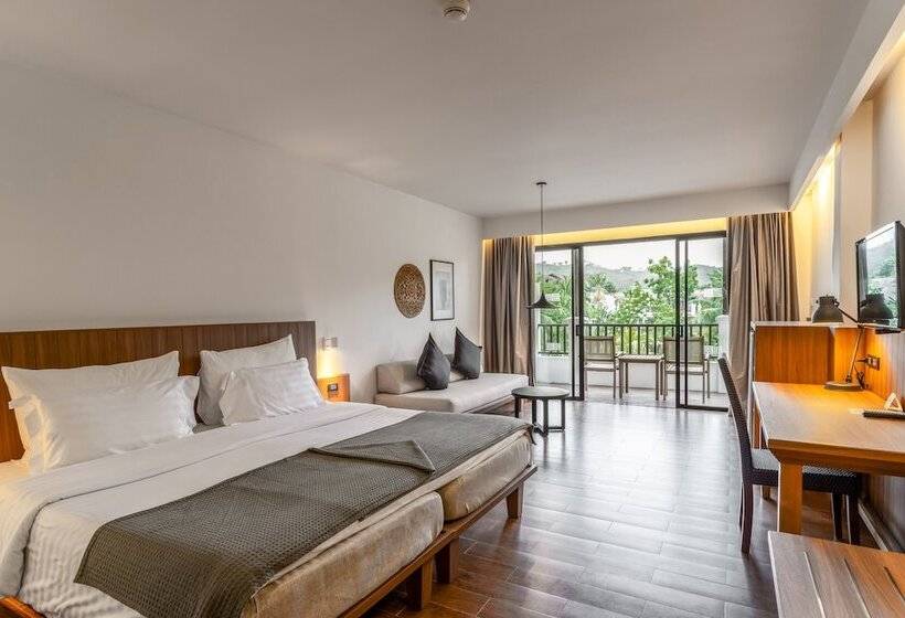 Номер Deluxe Вид на Бассейн, Sunprime Kamala Beach