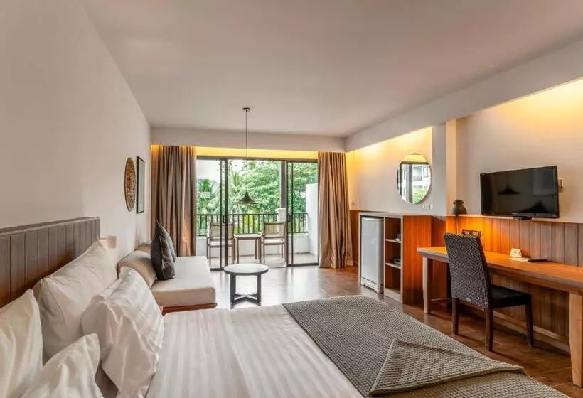 プールの見えるデラックスルーム, Sunprime Kamala Beach