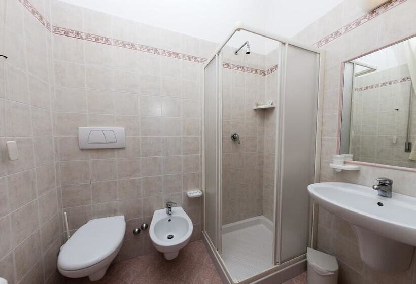 Quarto Estandar, Sayonara