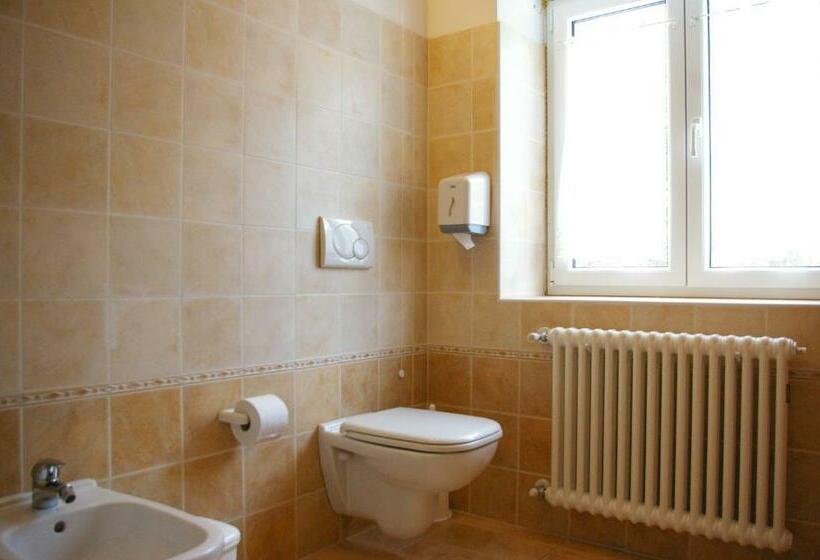 חדר קלאסי לשלושה, B&b Tre Faggi