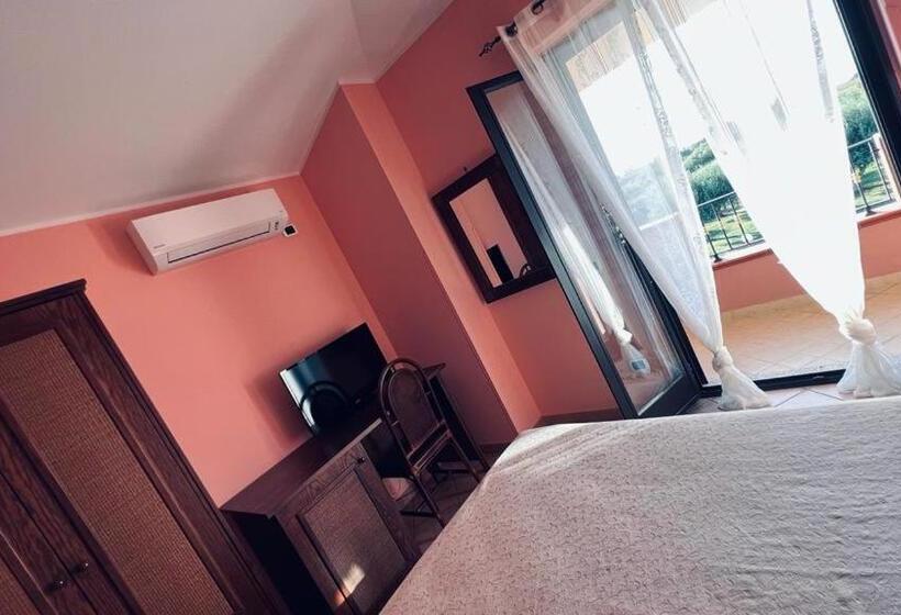 غرفة قياسية مطلّة علي البحر مزوَّدة بشُرفة, B&b Casale Pietrantica Tropea