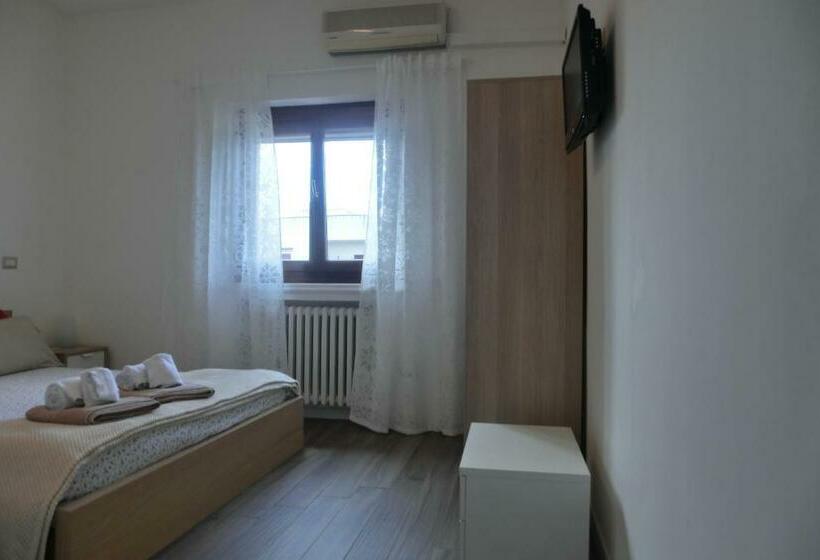 キングサイズベッドのスタンダードルーム, Annavi