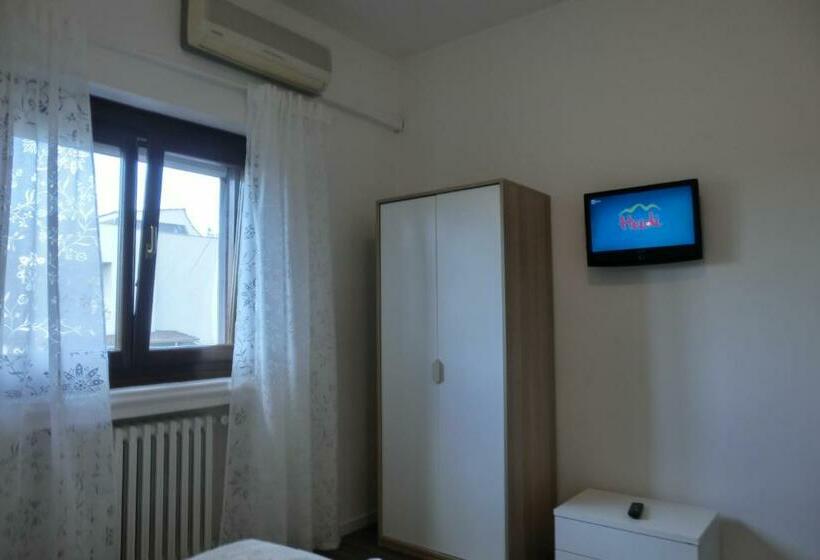 キングサイズベッドのスタンダードルーム, Annavi