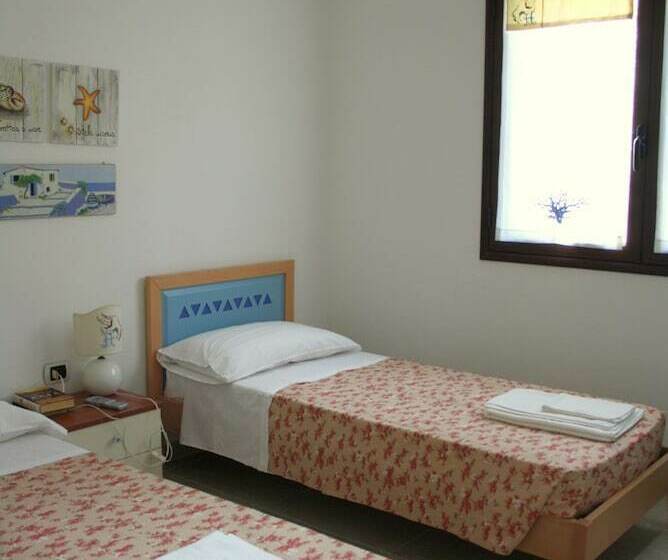 4인용 스탠다드 룸, Hibiscus Villasimius B&b