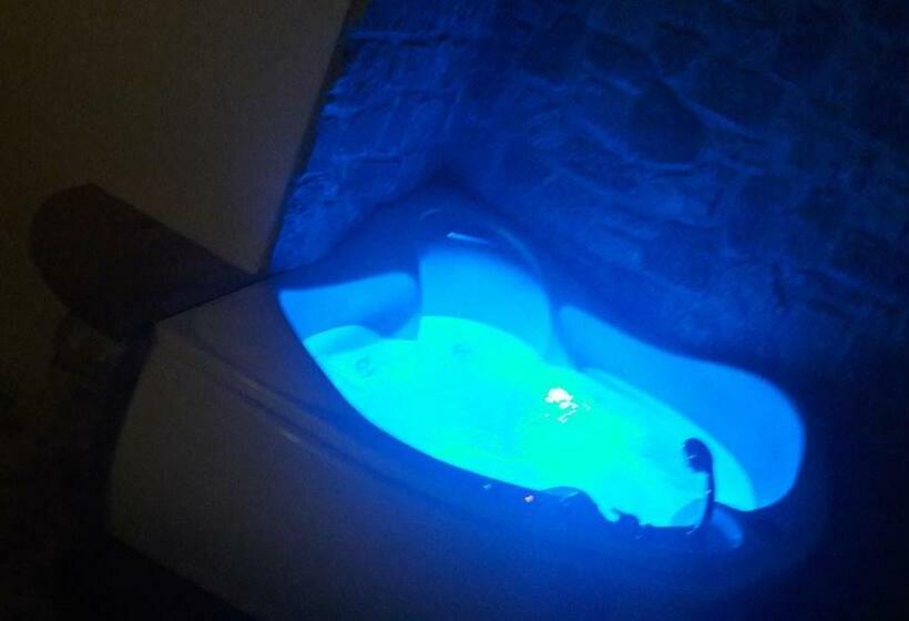 סוויטה עם ג'קוזי, Borgo Paradiso