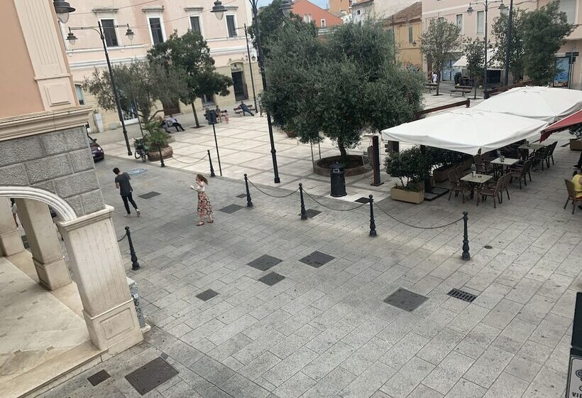 اتاق استاندارد با چشم‌انداز, Domus Regia