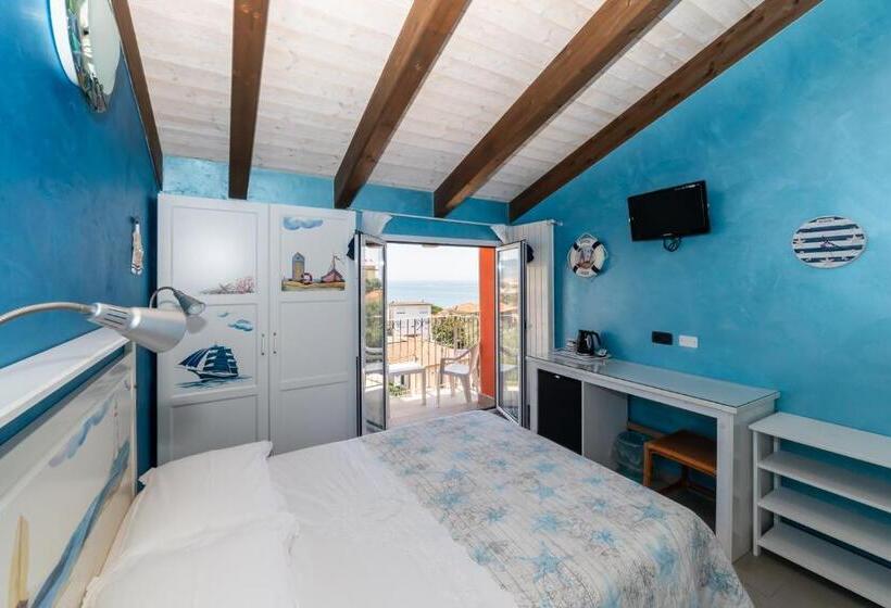 带海景标准四人间, Il Viaggio