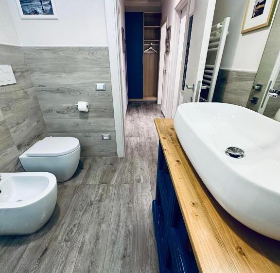 غرفة عائلية, Alcivico3