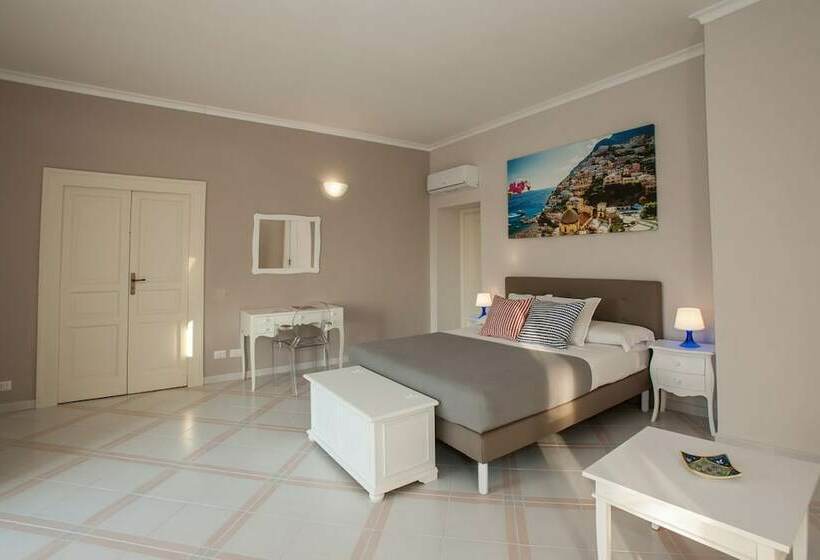 חדר סטנדרט לארבעה, Palazzo Caracciolo