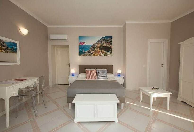 חדר סטנדרט לארבעה, Palazzo Caracciolo