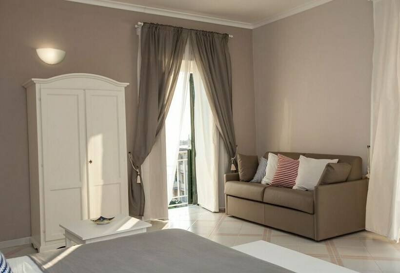 חדר סטנדרט לארבעה, Palazzo Caracciolo