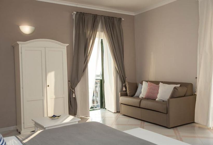 חדר סטנדרט לארבעה, Palazzo Caracciolo