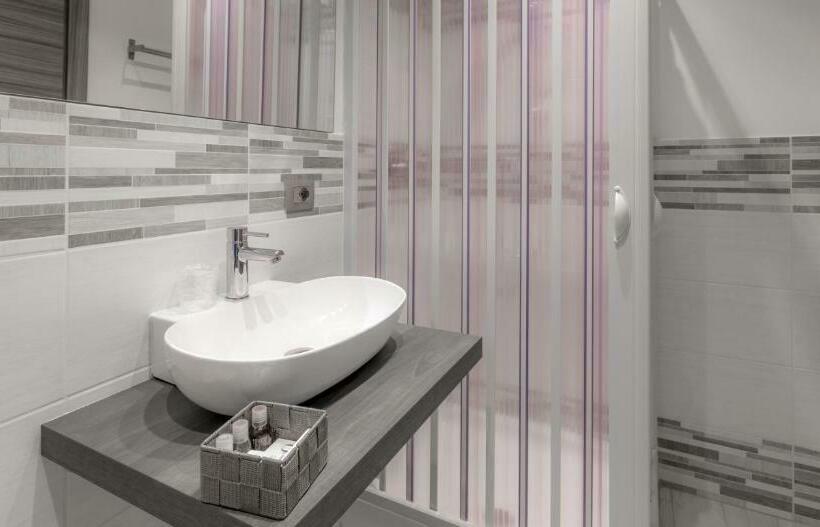 اتاق سه نفره دلوکس با چشمانداز دریا, A&g Affittacamere