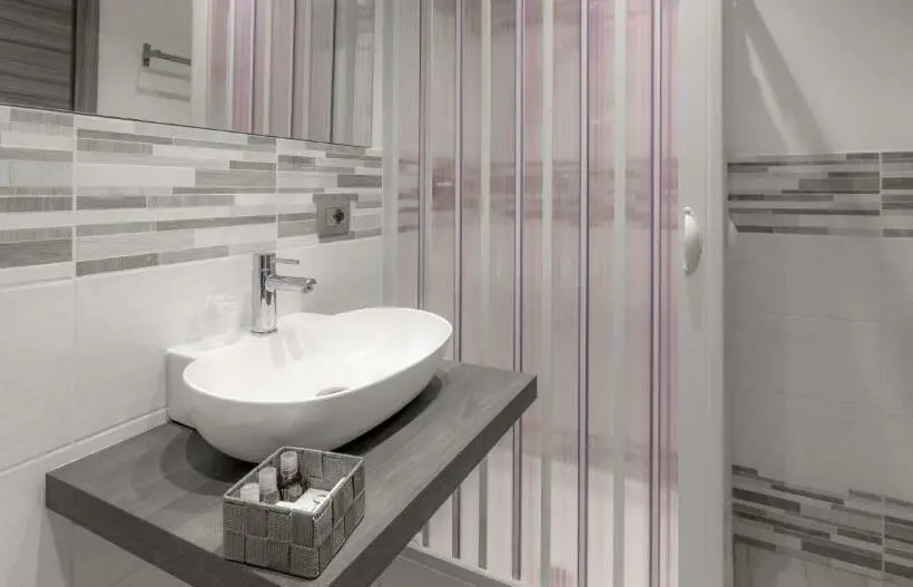 اتاق سه نفره دلوکس با چشم‌انداز دریا, A&g Affittacamere