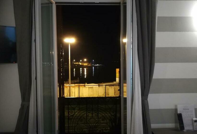 اتاق سه نفره دلوکس با چشمانداز دریا, A&g Affittacamere