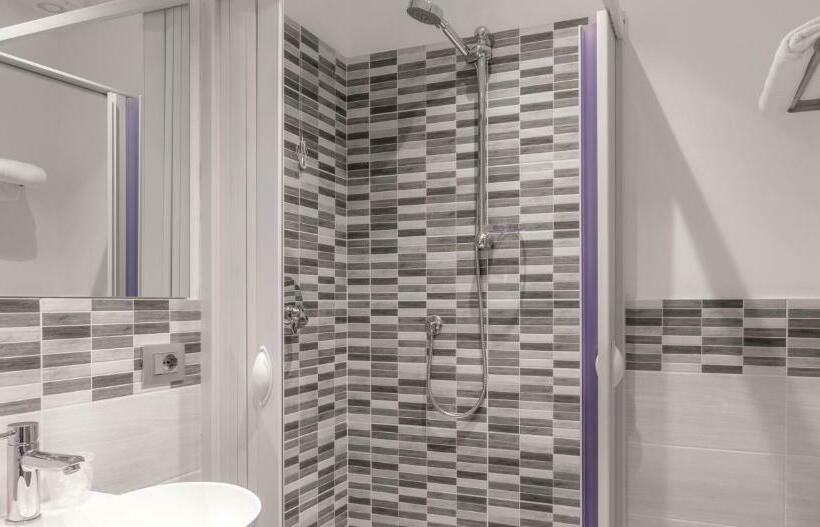 اتاق سه نفره دلوکس با چشمانداز دریا, A&g Affittacamere