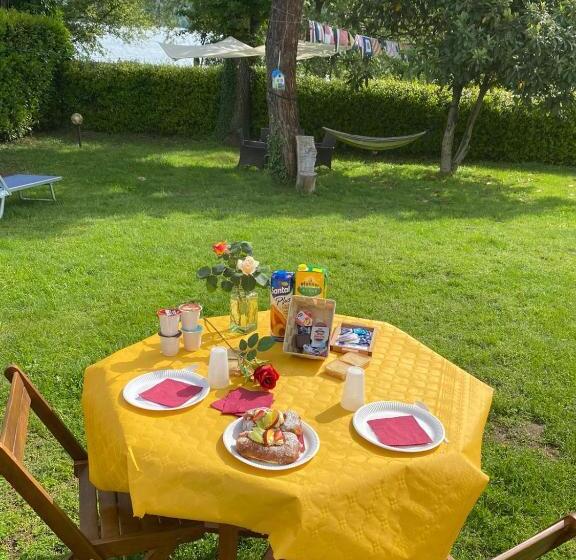 חדר משפחתי, Ritratto Sul Lago