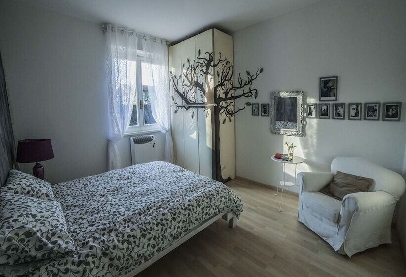 חדר משפחתי, Ritratto Sul Lago