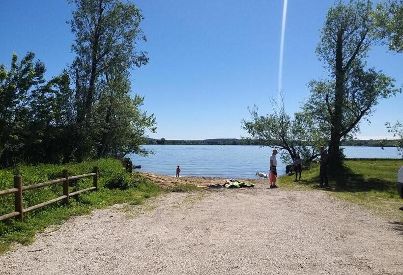 חדר משפחתי, Ritratto Sul Lago