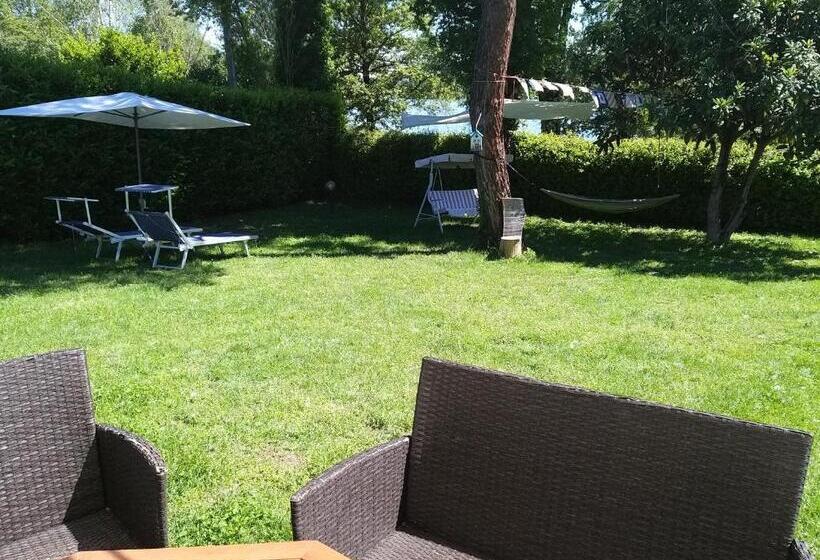 חדר משפחתי, Ritratto Sul Lago