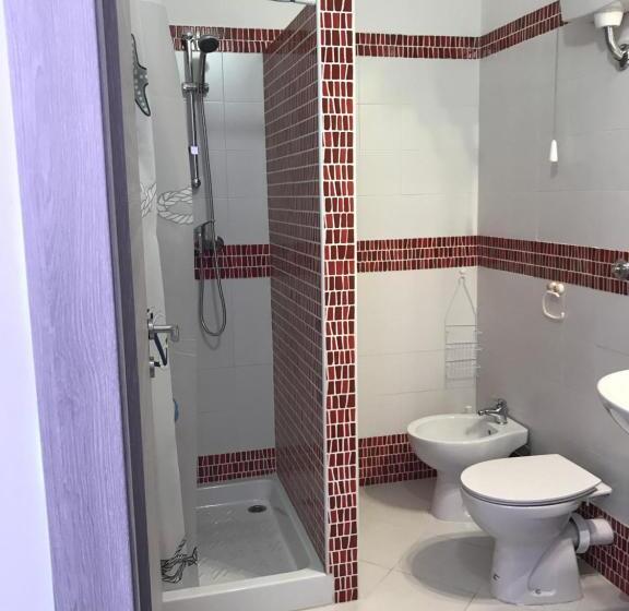 اتاق استاندارد چهارنفره با بالکن, Affittacamere La Musa