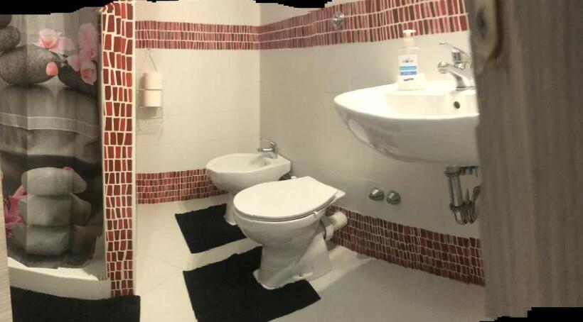 اتاق استاندارد چهارنفره با بالکن, Affittacamere La Musa