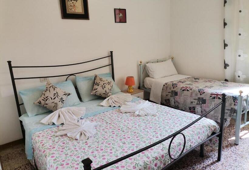 اتاق استاندارد سه تخته با بالکن, Affittacamere La Musa