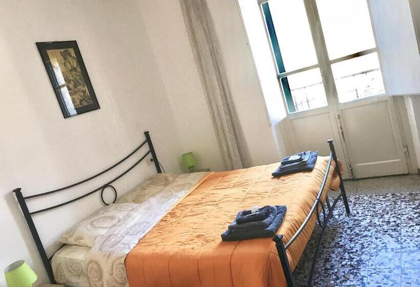 اتاق استاندارد سه تخته با بالکن, Affittacamere La Musa